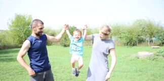 Povestea Tatianei și a lui Alexandru, doi refugiați care nu pot auzi războiul